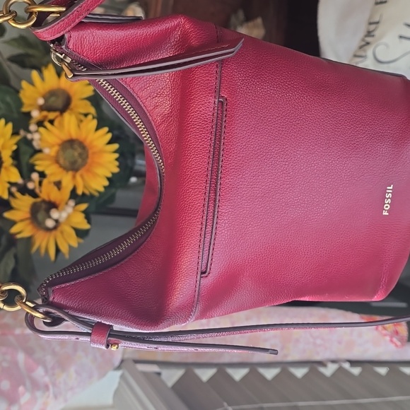 Fossil Elegant Red Leather Bucket Style Crossbody Shoulder Bag - Picture 5 of 14